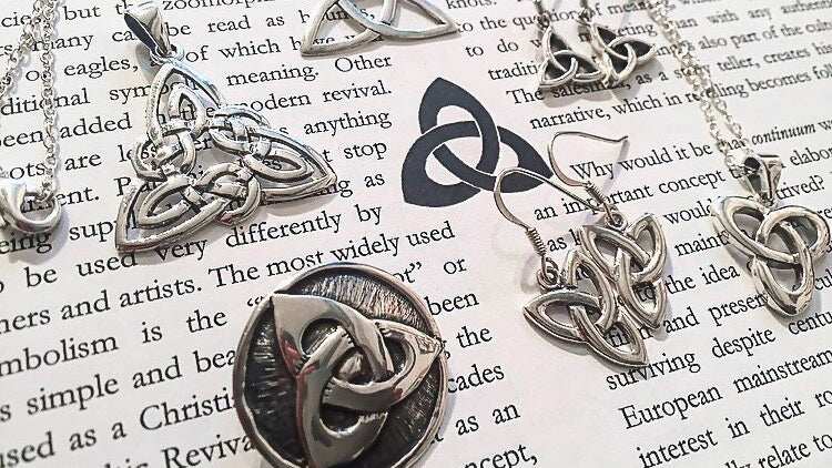 what does the celtic knot represent