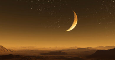 symbolism of the crescent moon