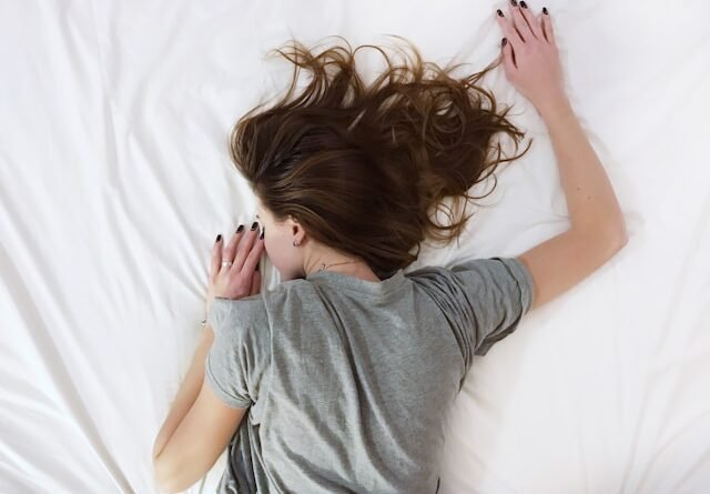 what does it mean when you dream about someone